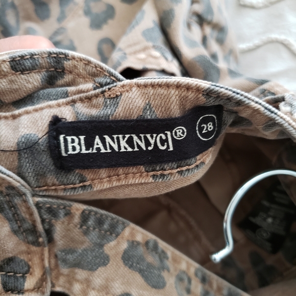 BLANK NYC Shortall in Catwalk - Picture 12 of 15